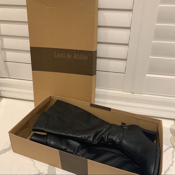 (Hudson Bay) Knee High Boots - Picture 2 of 4